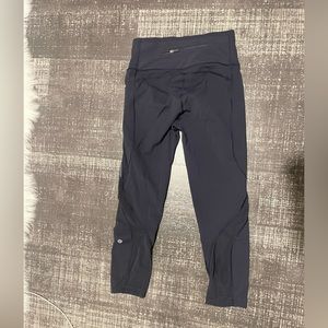 Lululemon high waisted leggings with mesh details size 6 used